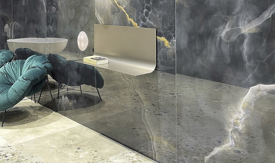 Porcelánico imitación mármol gris en Cersaie 2022