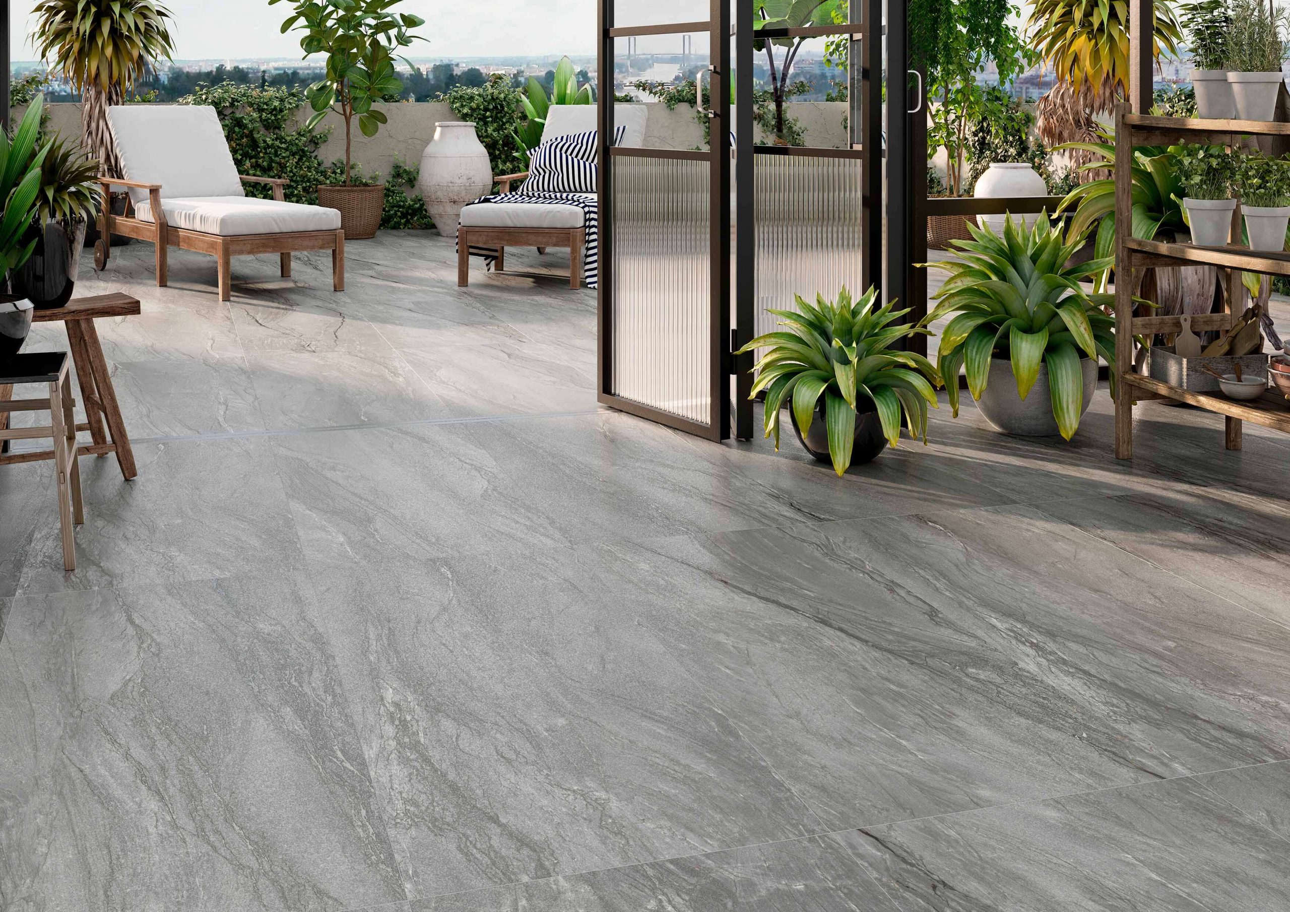 Baldosa porcelánica marble con vetas en tonos grises